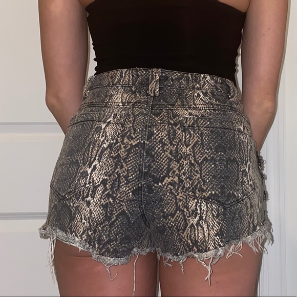 English Rose denim shorts with bling size M - Picture 4 of 4